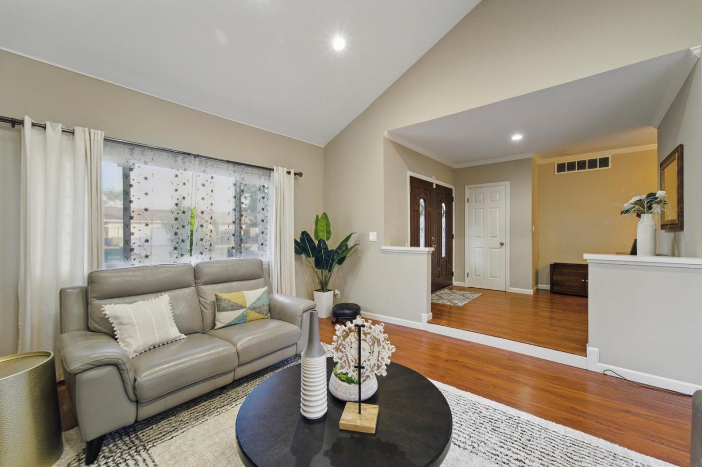 Detail Gallery Image 12 of 59 For 3821 Abbey Ct, Campbell,  CA 95008 - 4 Beds | 2/1 Baths