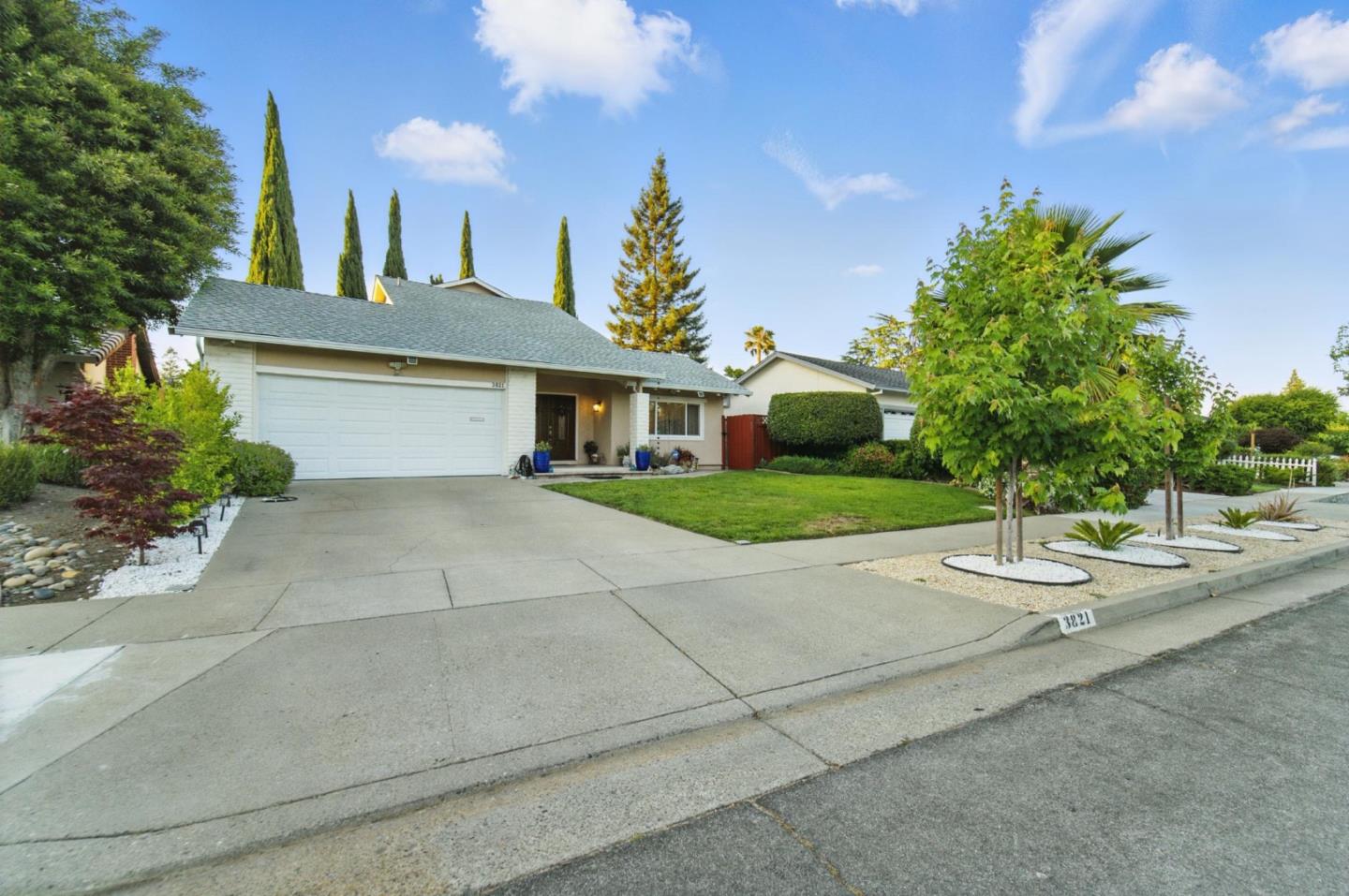 Detail Gallery Image 2 of 59 For 3821 Abbey Ct, Campbell,  CA 95008 - 4 Beds | 2/1 Baths