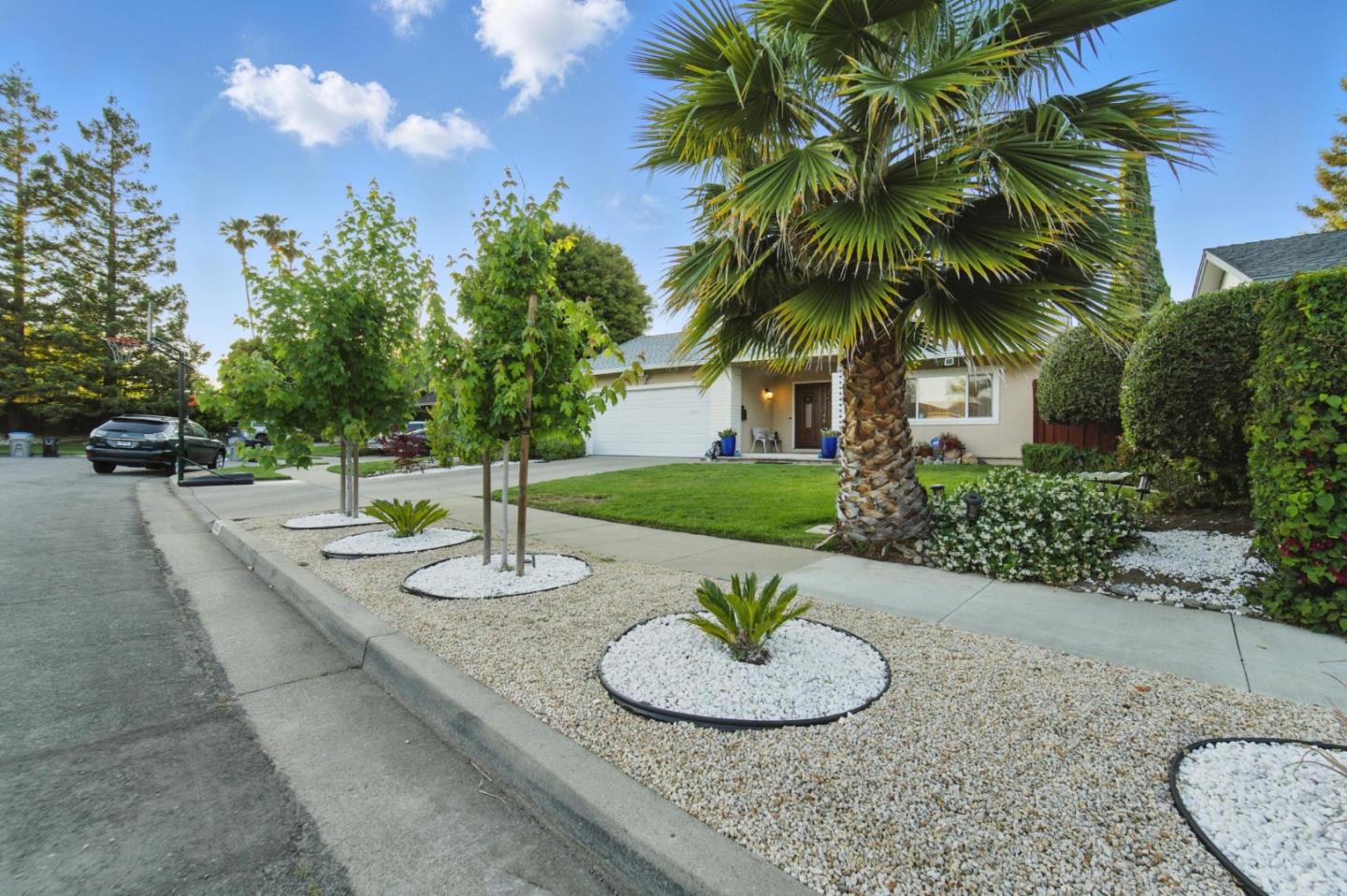 Detail Gallery Image 4 of 59 For 3821 Abbey Ct, Campbell,  CA 95008 - 4 Beds | 2/1 Baths