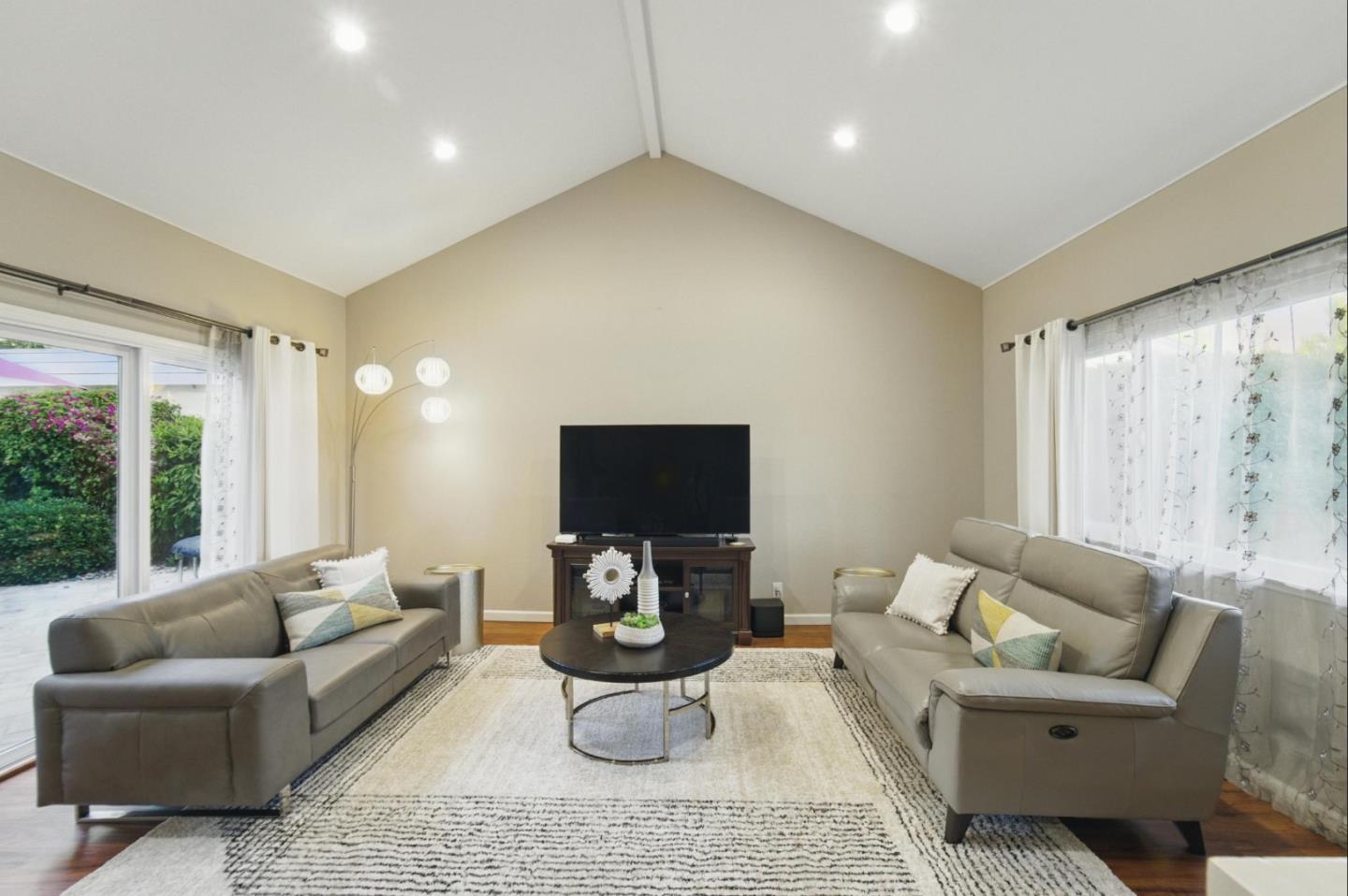 Detail Gallery Image 7 of 59 For 3821 Abbey Ct, Campbell,  CA 95008 - 4 Beds | 2/1 Baths