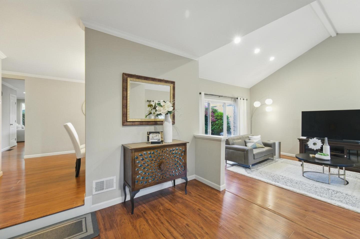 Detail Gallery Image 8 of 59 For 3821 Abbey Ct, Campbell,  CA 95008 - 4 Beds | 2/1 Baths