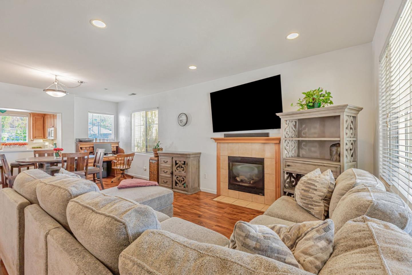 Detail Gallery Image 10 of 50 For 1315 Cypress Ct, Gilroy,  CA 95020 - 2 Beds | 2 Baths
