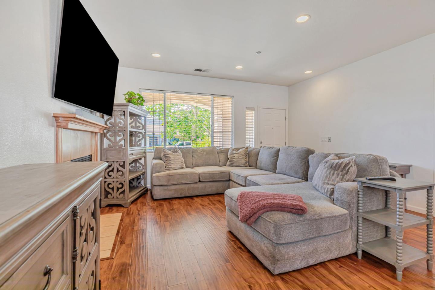 Detail Gallery Image 11 of 50 For 1315 Cypress Ct, Gilroy,  CA 95020 - 2 Beds | 2 Baths