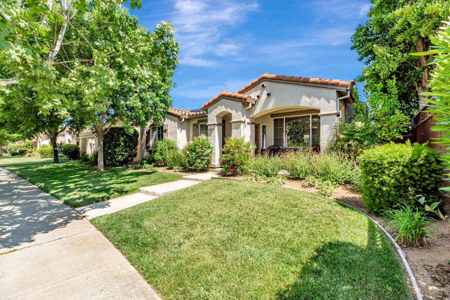 Detail Gallery Image 2 of 50 For 1315 Cypress Ct, Gilroy,  CA 95020 - 2 Beds | 2 Baths