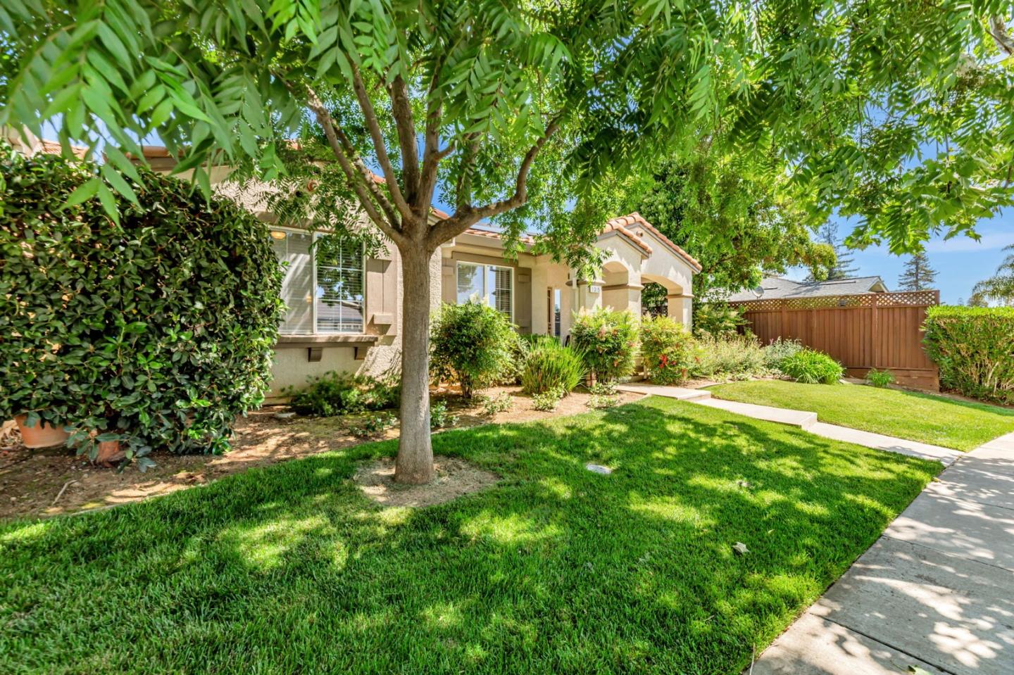 Detail Gallery Image 4 of 50 For 1315 Cypress Ct, Gilroy,  CA 95020 - 2 Beds | 2 Baths