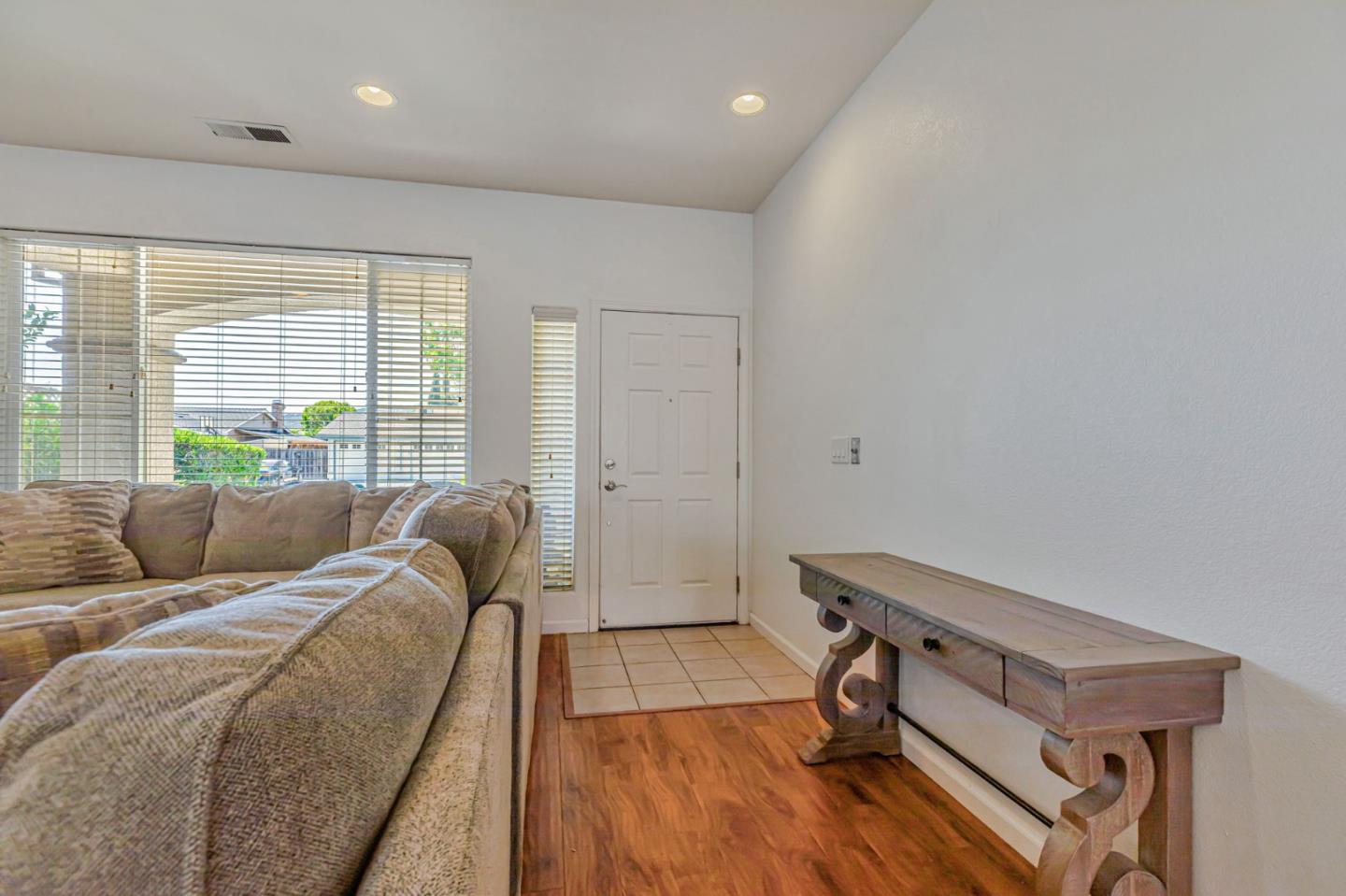 Detail Gallery Image 8 of 50 For 1315 Cypress Ct, Gilroy,  CA 95020 - 2 Beds | 2 Baths