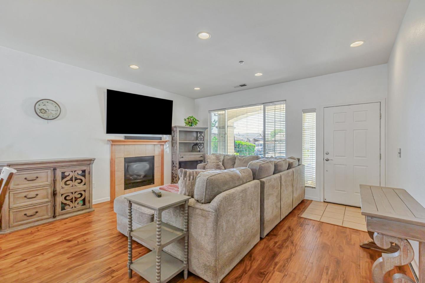 Detail Gallery Image 9 of 50 For 1315 Cypress Ct, Gilroy,  CA 95020 - 2 Beds | 2 Baths