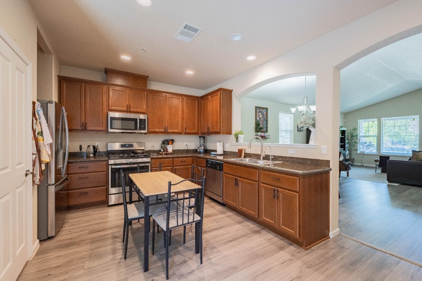 Detail Gallery Image 12 of 27 For 614 Brumwell St, King City,  CA 93930 - 4 Beds | 2 Baths