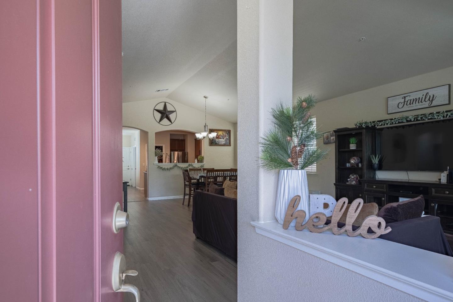 Detail Gallery Image 4 of 27 For 614 Brumwell St, King City,  CA 93930 - 4 Beds | 2 Baths