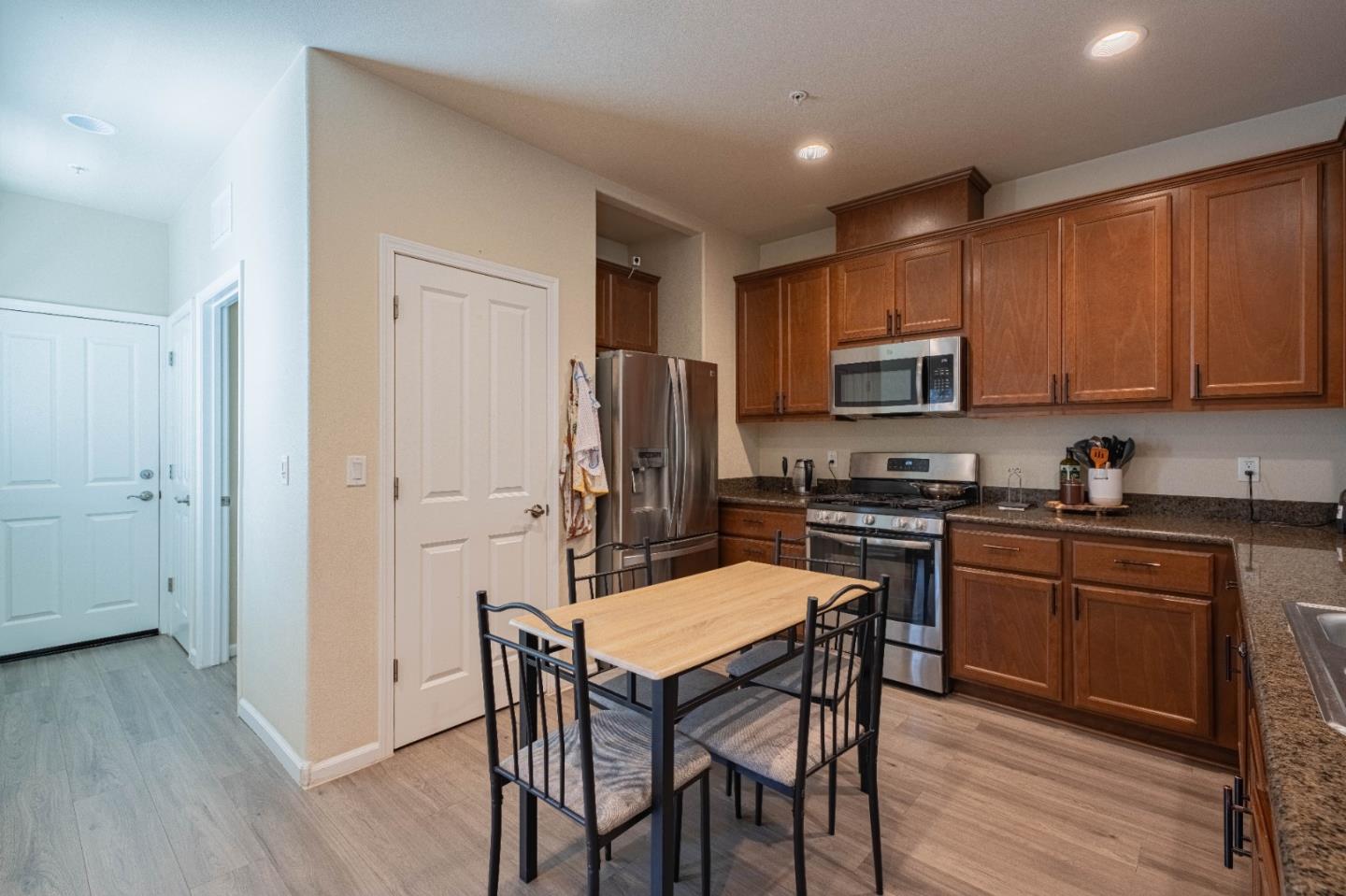 Detail Gallery Image 5 of 27 For 614 Brumwell St, King City,  CA 93930 - 4 Beds | 2 Baths