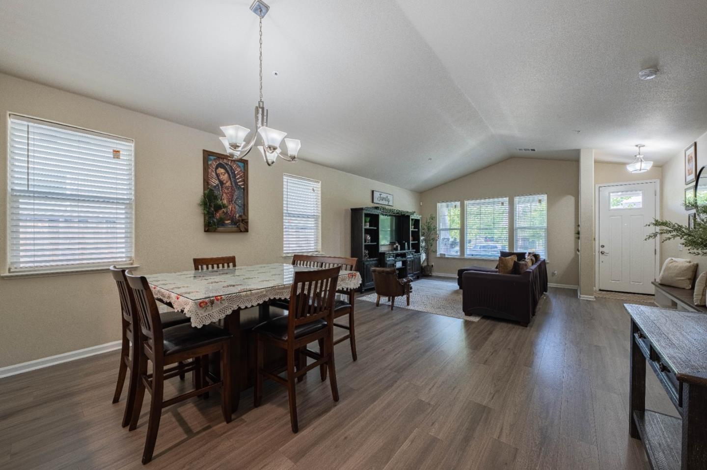 Detail Gallery Image 8 of 27 For 614 Brumwell St, King City,  CA 93930 - 4 Beds | 2 Baths