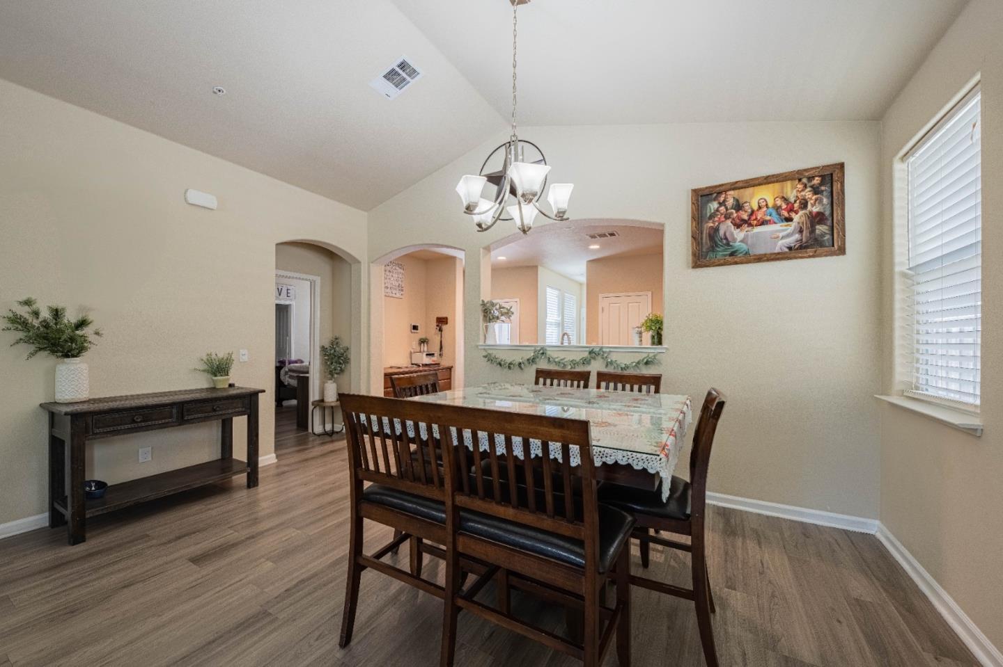 Detail Gallery Image 9 of 27 For 614 Brumwell St, King City,  CA 93930 - 4 Beds | 2 Baths