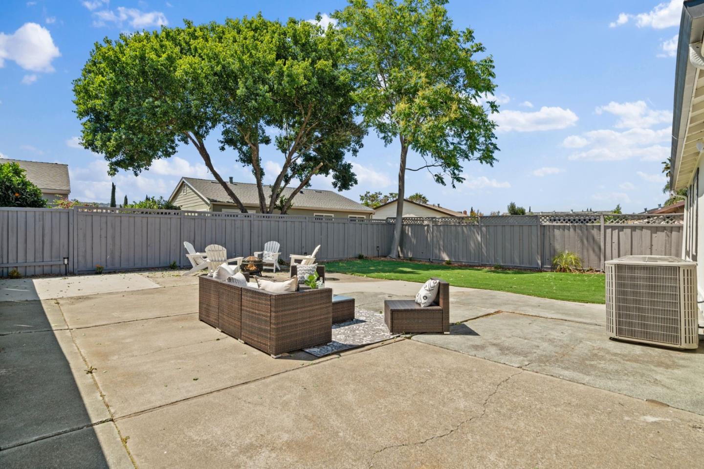 Detail Gallery Image 31 of 38 For 1868 Bagpipe Way, San Jose,  CA 95121 - 4 Beds | 2 Baths