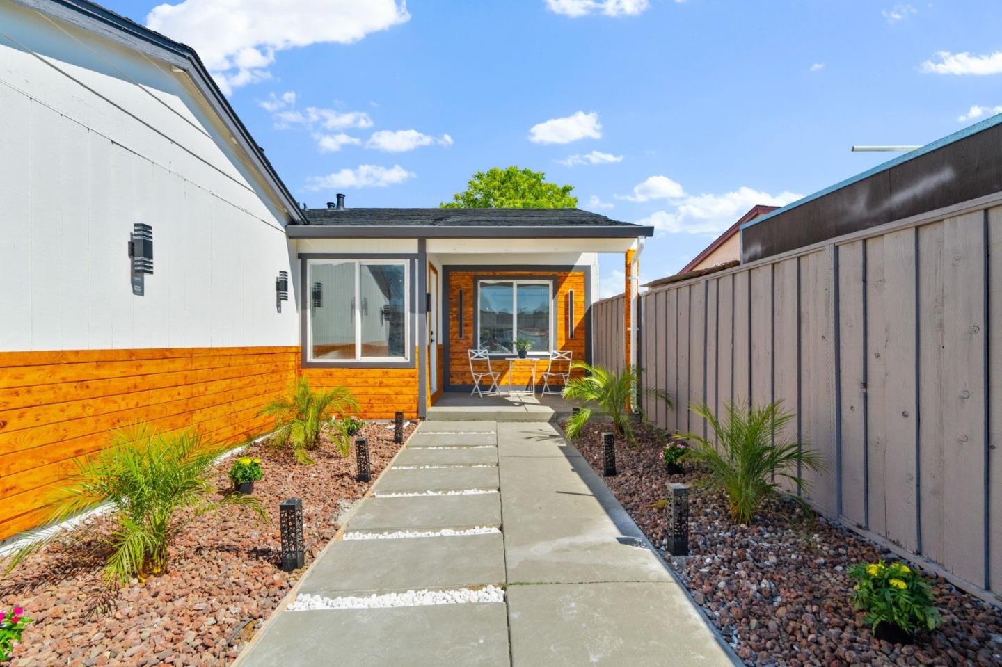 Detail Gallery Image 4 of 38 For 1868 Bagpipe Way, San Jose,  CA 95121 - 4 Beds | 2 Baths
