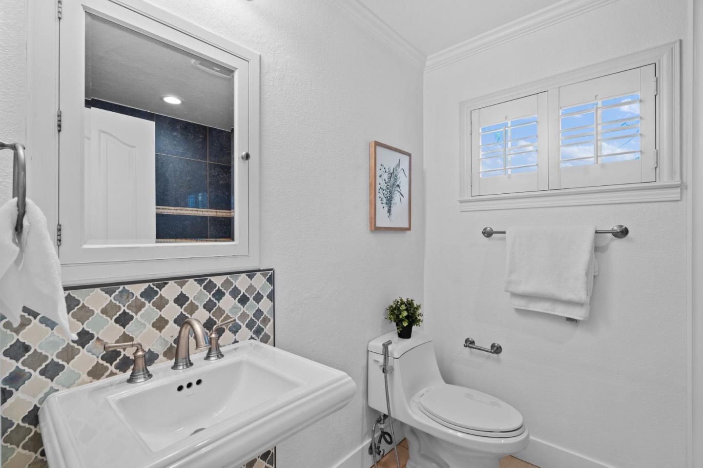 Detail Gallery Image 21 of 33 For 5749 San Lorenzo Dr, San Jose,  CA 95123 - 3 Beds | 2 Baths