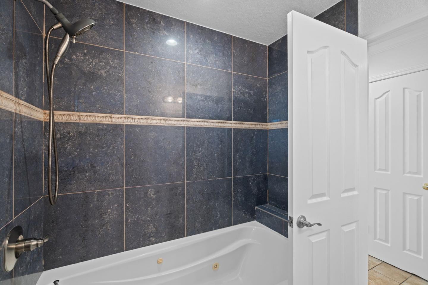 Detail Gallery Image 22 of 33 For 5749 San Lorenzo Dr, San Jose,  CA 95123 - 3 Beds | 2 Baths