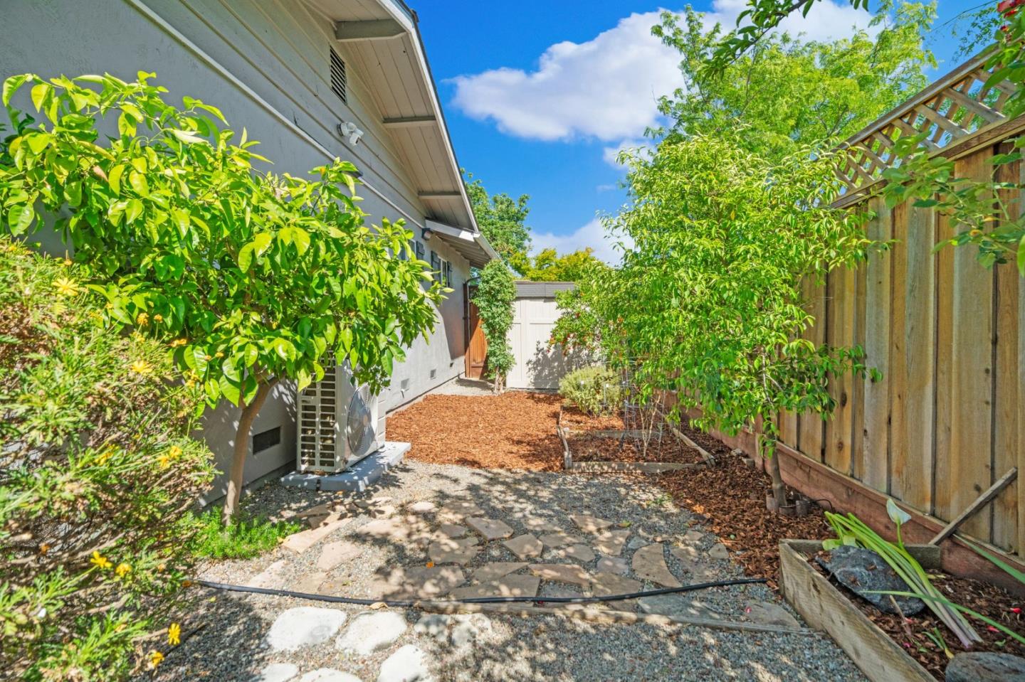Detail Gallery Image 27 of 33 For 5749 San Lorenzo Dr, San Jose,  CA 95123 - 3 Beds | 2 Baths