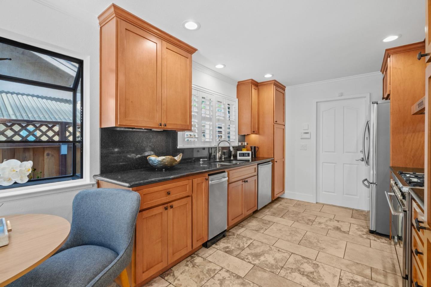 Detail Gallery Image 8 of 33 For 5749 San Lorenzo Dr, San Jose,  CA 95123 - 3 Beds | 2 Baths