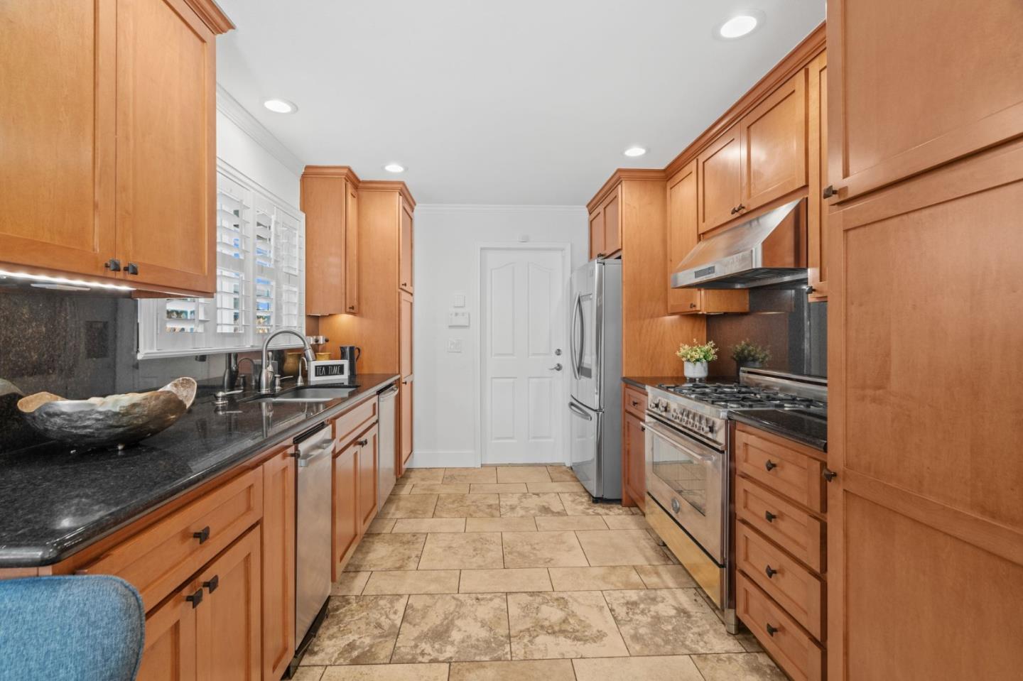 Detail Gallery Image 9 of 33 For 5749 San Lorenzo Dr, San Jose,  CA 95123 - 3 Beds | 2 Baths