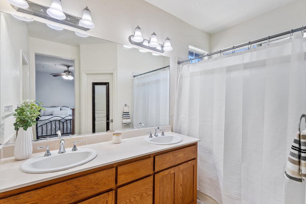 Detail Gallery Image 12 of 27 For 757 Roble St, Watsonville,  CA 95076 - 4 Beds | 2/1 Baths