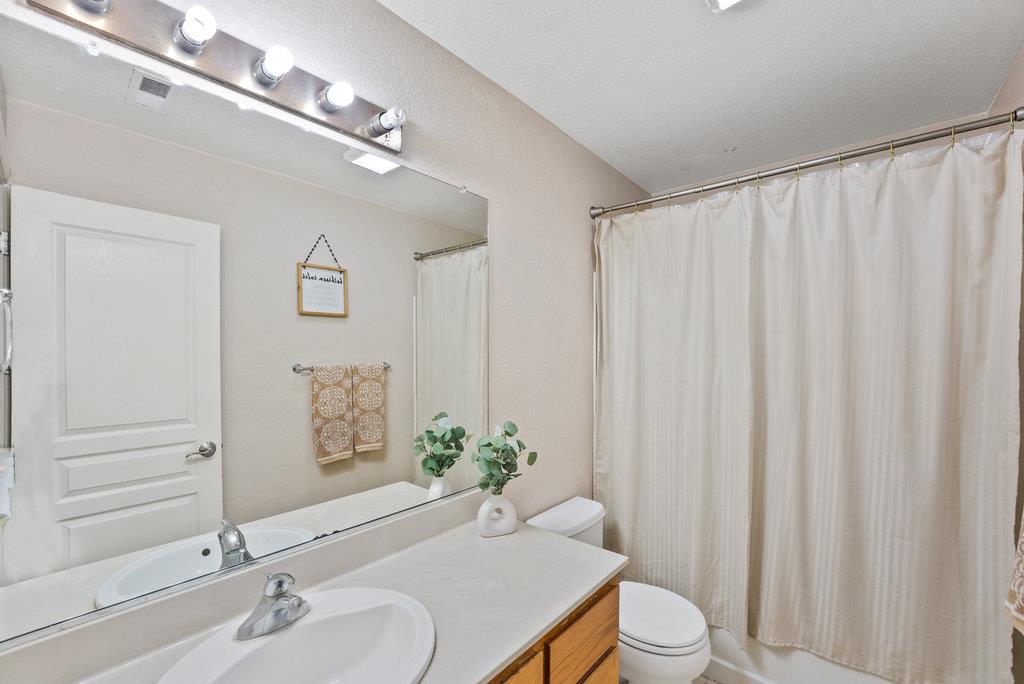 Detail Gallery Image 15 of 27 For 757 Roble St, Watsonville,  CA 95076 - 4 Beds | 2/1 Baths