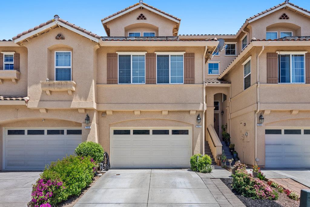 Detail Gallery Image 2 of 27 For 757 Roble St, Watsonville,  CA 95076 - 4 Beds | 2/1 Baths