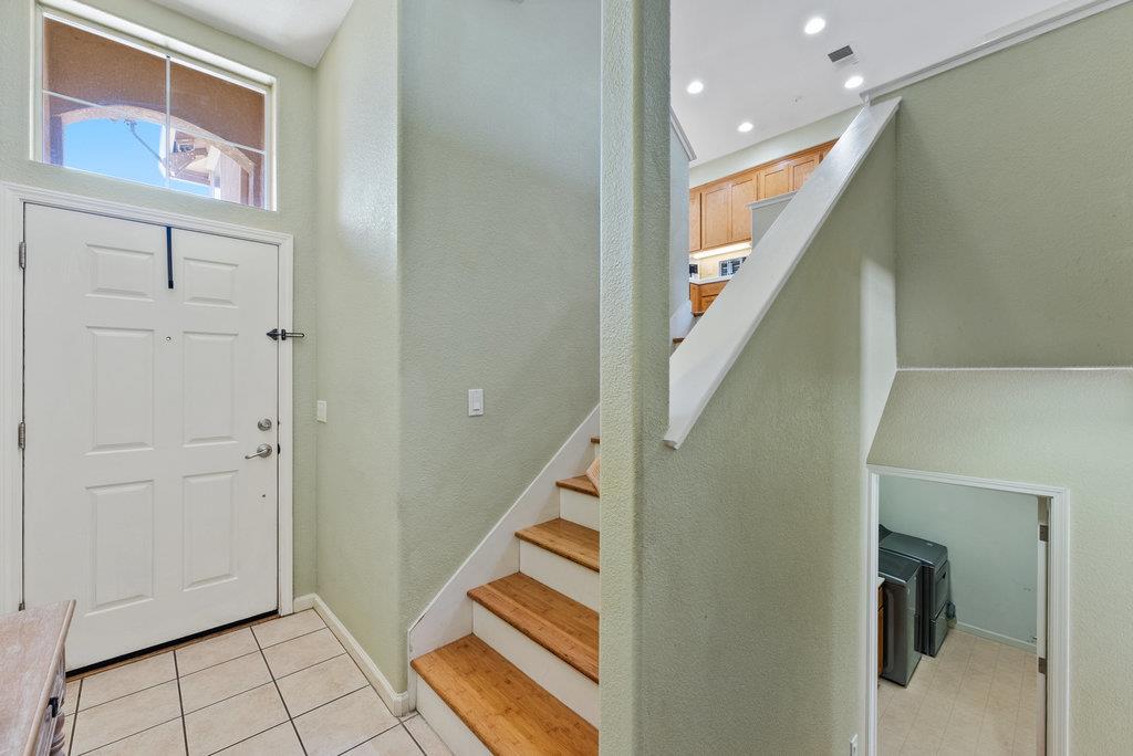 Detail Gallery Image 4 of 27 For 757 Roble St, Watsonville,  CA 95076 - 4 Beds | 2/1 Baths