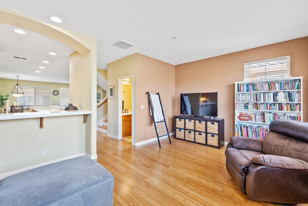 Detail Gallery Image 6 of 27 For 757 Roble St, Watsonville,  CA 95076 - 4 Beds | 2/1 Baths