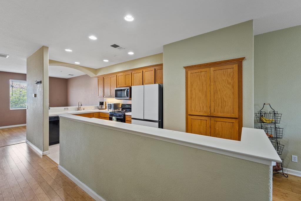 Detail Gallery Image 7 of 27 For 757 Roble St, Watsonville,  CA 95076 - 4 Beds | 2/1 Baths