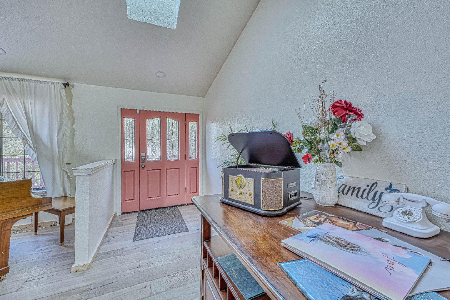 Detail Gallery Image 7 of 60 For 6640 Kim Ann Ln, Salinas,  CA 93907 - 4 Beds | 3 Baths