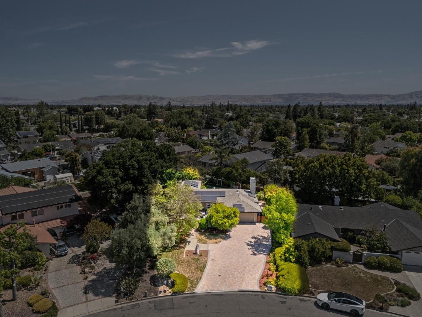 Detail Gallery Image 3 of 31 For 20717 Meadow Oak Rd, Saratoga,  CA 95070 - 6 Beds | 4/1 Baths