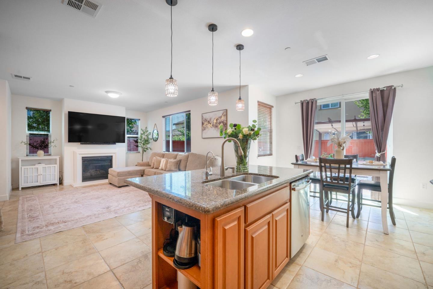 Detail Gallery Image 10 of 27 For 250 Robin Place, Gilroy,  CA 95020 - 3 Beds | 2/1 Baths
