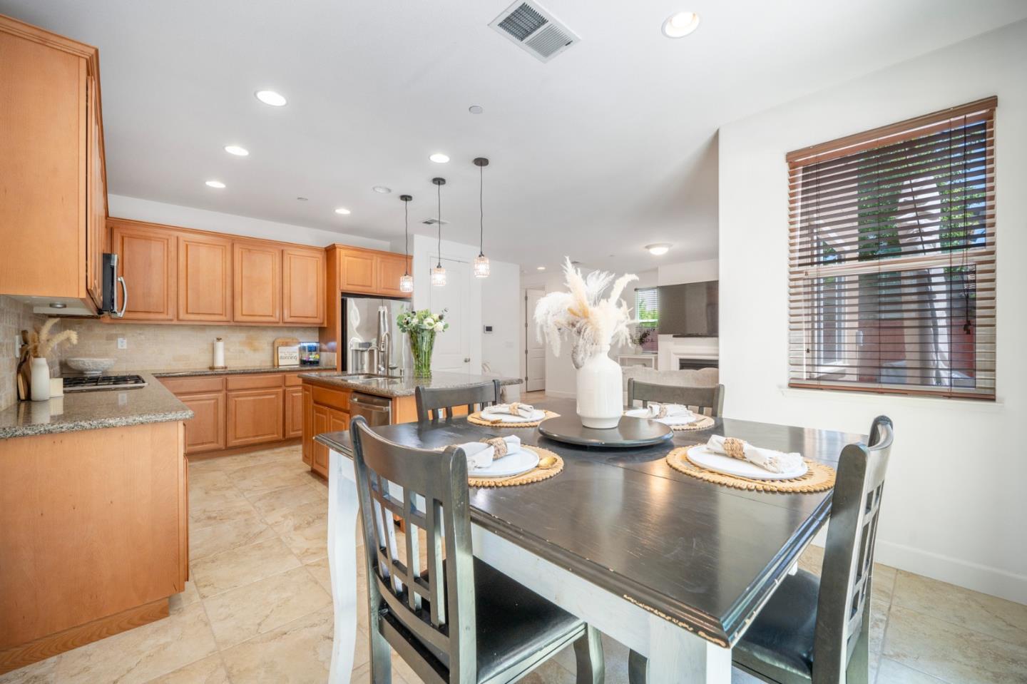 Detail Gallery Image 12 of 27 For 250 Robin Place, Gilroy,  CA 95020 - 3 Beds | 2/1 Baths
