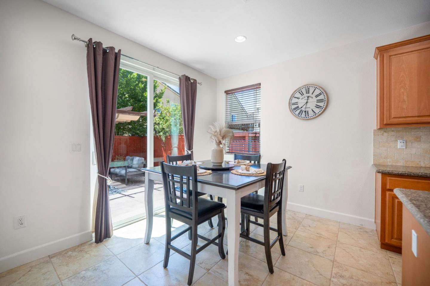 Detail Gallery Image 13 of 27 For 250 Robin Place, Gilroy,  CA 95020 - 3 Beds | 2/1 Baths