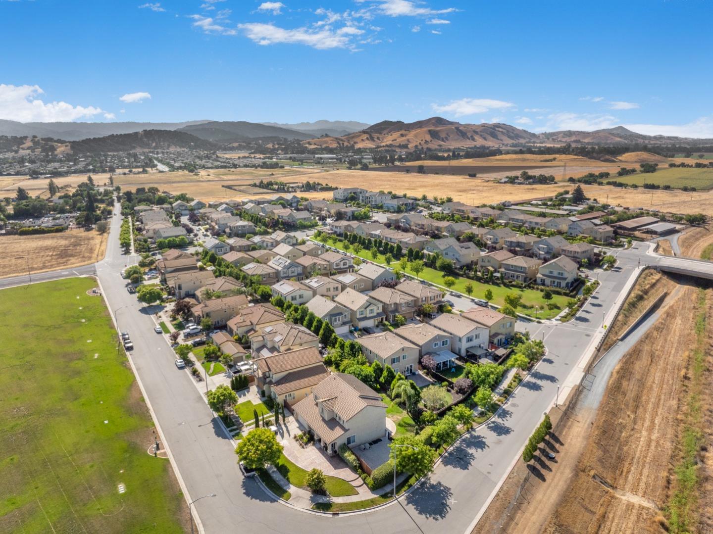 Detail Gallery Image 3 of 27 For 250 Robin Place, Gilroy,  CA 95020 - 3 Beds | 2/1 Baths