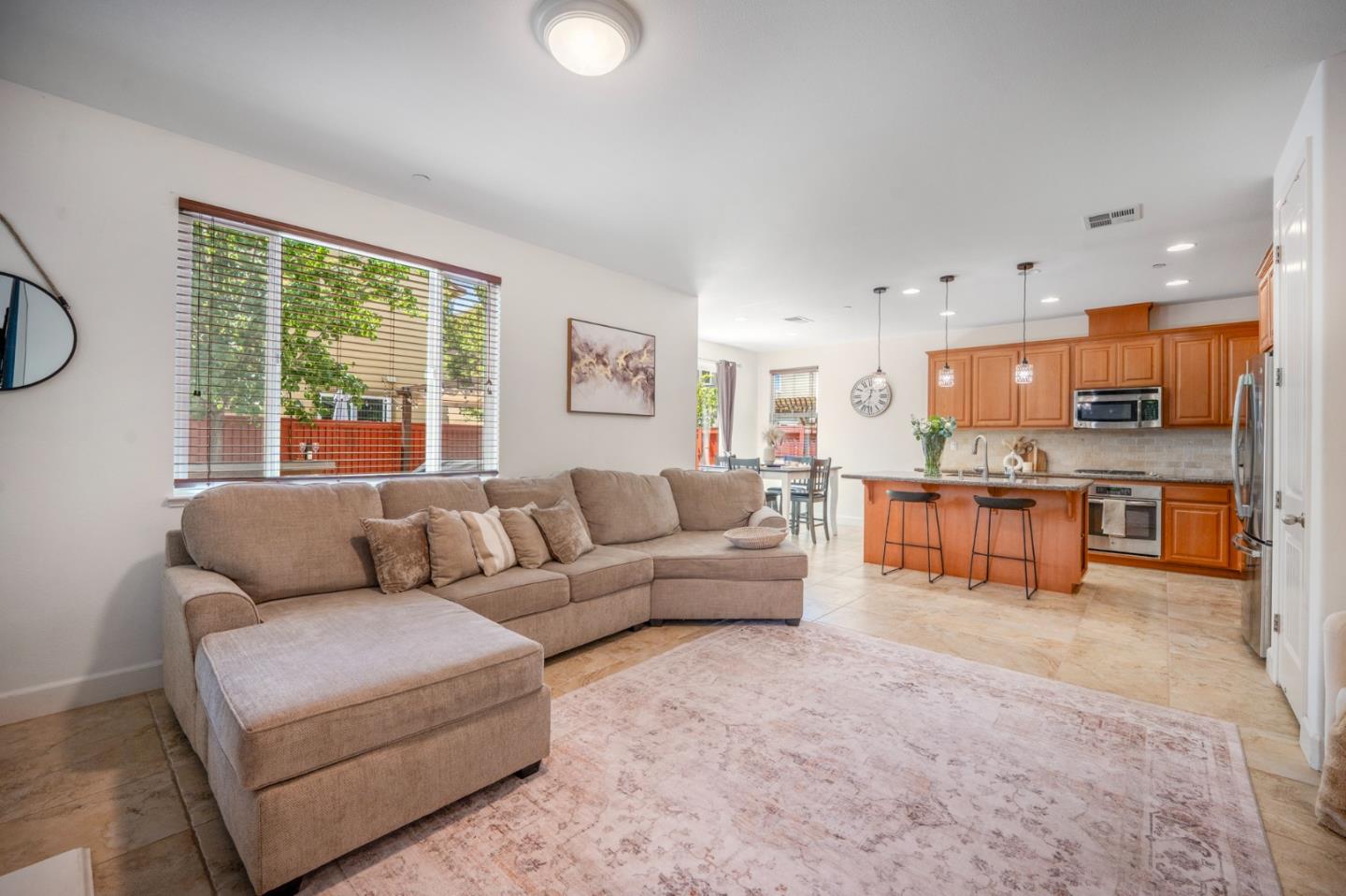 Detail Gallery Image 7 of 27 For 250 Robin Place, Gilroy,  CA 95020 - 3 Beds | 2/1 Baths