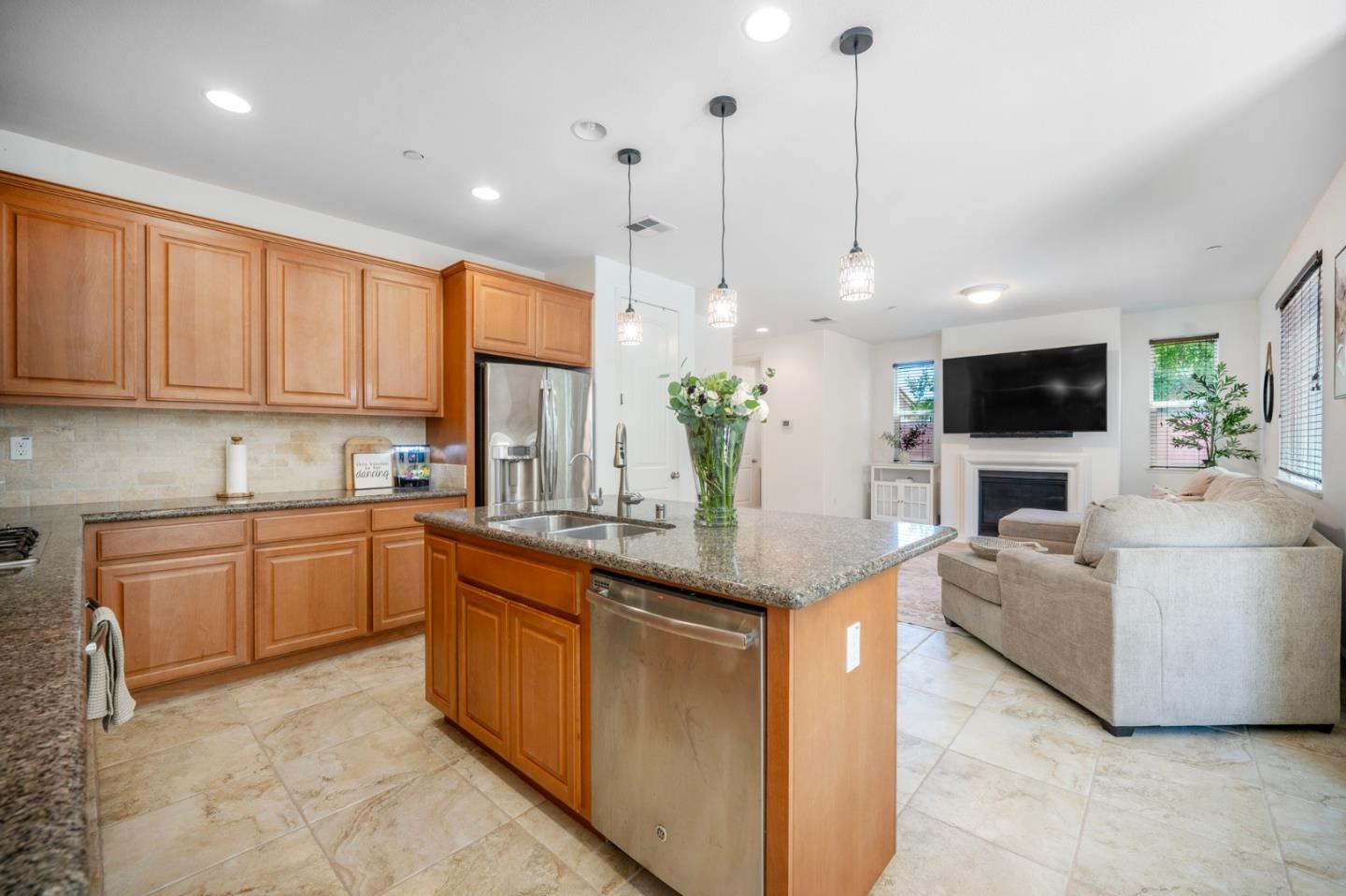 Detail Gallery Image 9 of 27 For 250 Robin Place, Gilroy,  CA 95020 - 3 Beds | 2/1 Baths