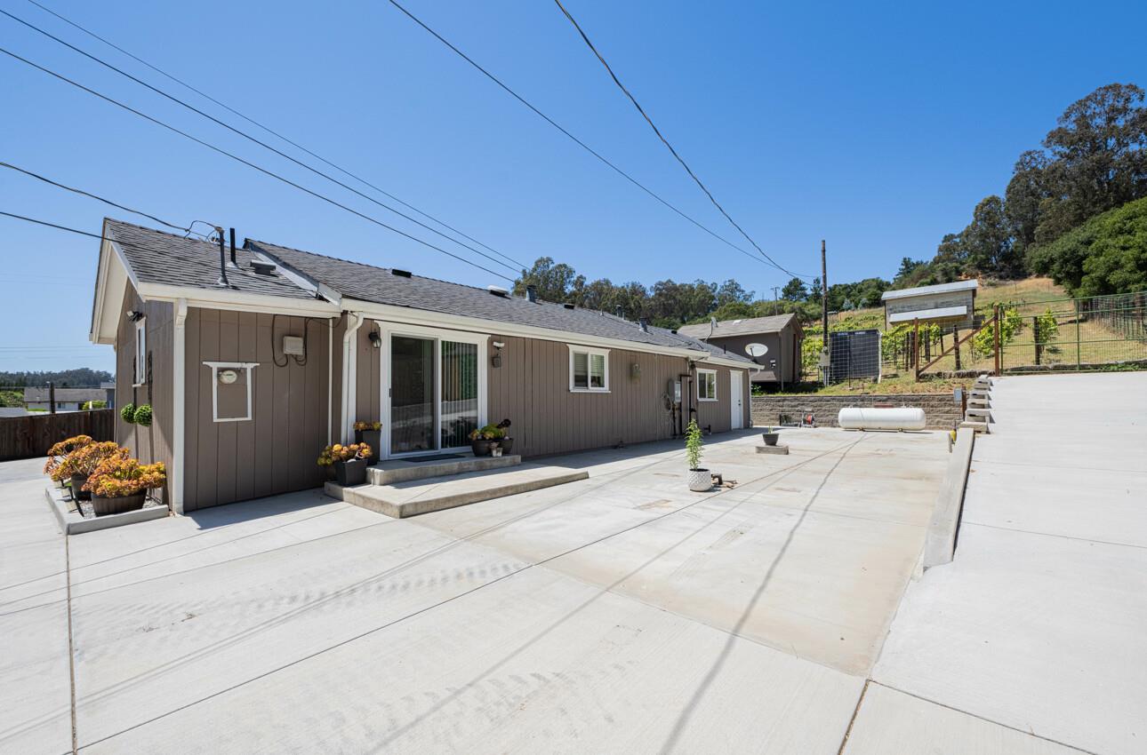 Detail Gallery Image 4 of 43 For 489 Paradise Rd, Salinas,  CA 93907 - 2 Beds | 2 Baths