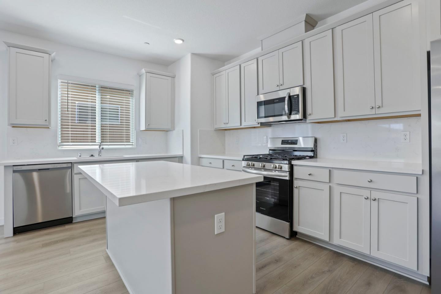 Detail Gallery Image 13 of 39 For 7200 Robins Cove Dr, Stockton,  CA 95219 - 3 Beds | 2 Baths