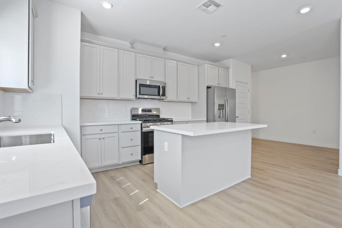 Detail Gallery Image 14 of 39 For 7200 Robins Cove Dr, Stockton,  CA 95219 - 3 Beds | 2 Baths
