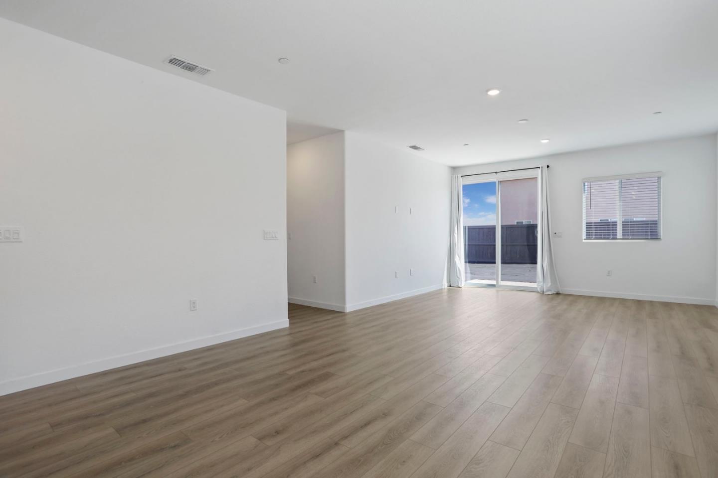 Detail Gallery Image 19 of 39 For 7200 Robins Cove Dr, Stockton,  CA 95219 - 3 Beds | 2 Baths
