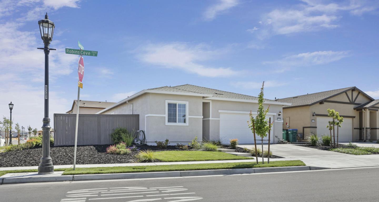 Detail Gallery Image 3 of 39 For 7200 Robins Cove Dr, Stockton,  CA 95219 - 3 Beds | 2 Baths