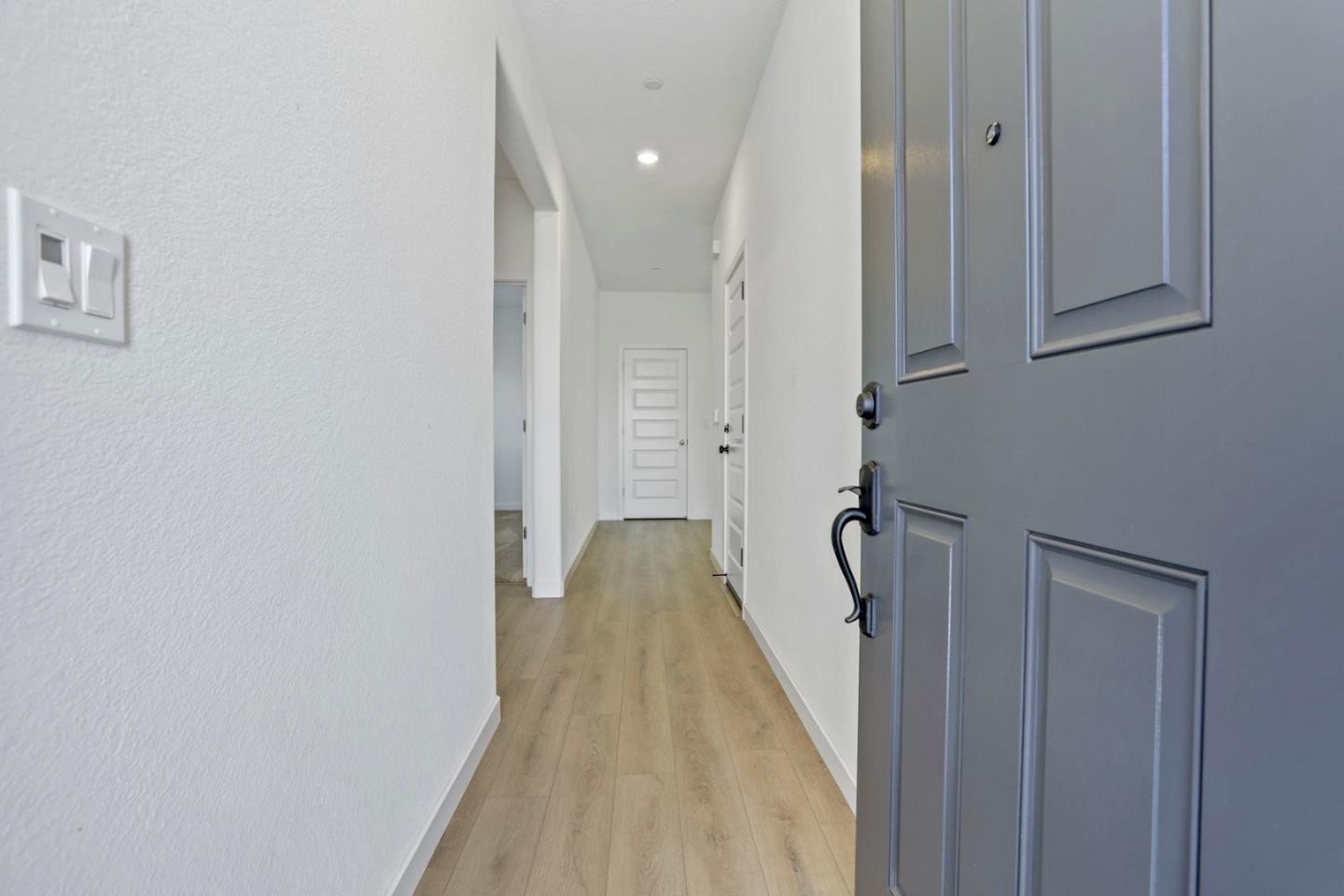 Detail Gallery Image 4 of 39 For 7200 Robins Cove Dr, Stockton,  CA 95219 - 3 Beds | 2 Baths