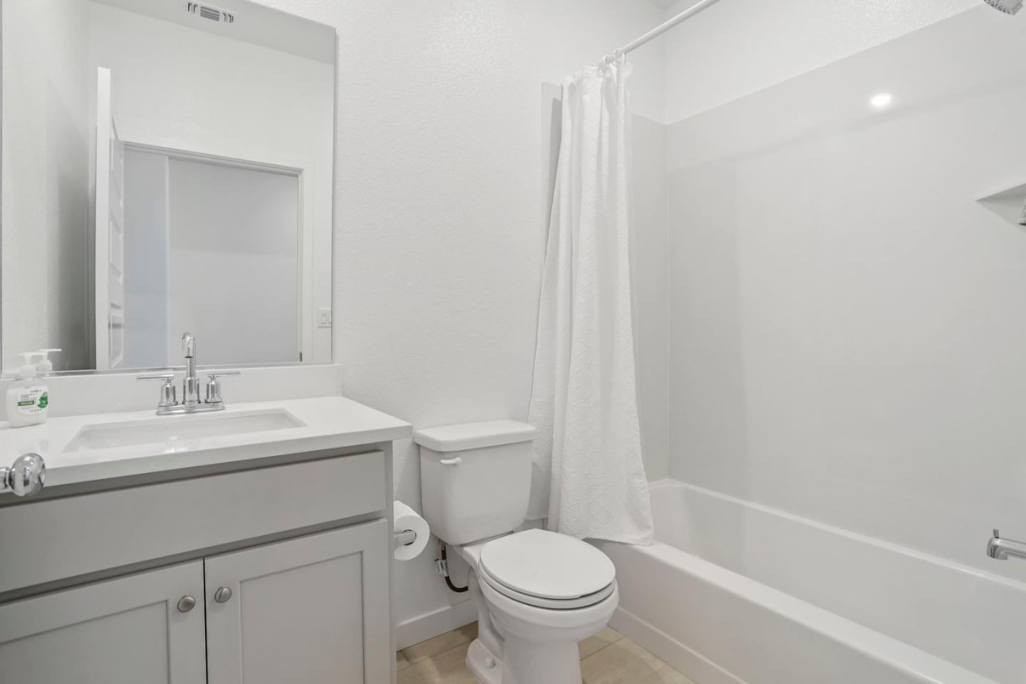 Detail Gallery Image 8 of 39 For 7200 Robins Cove Dr, Stockton,  CA 95219 - 3 Beds | 2 Baths