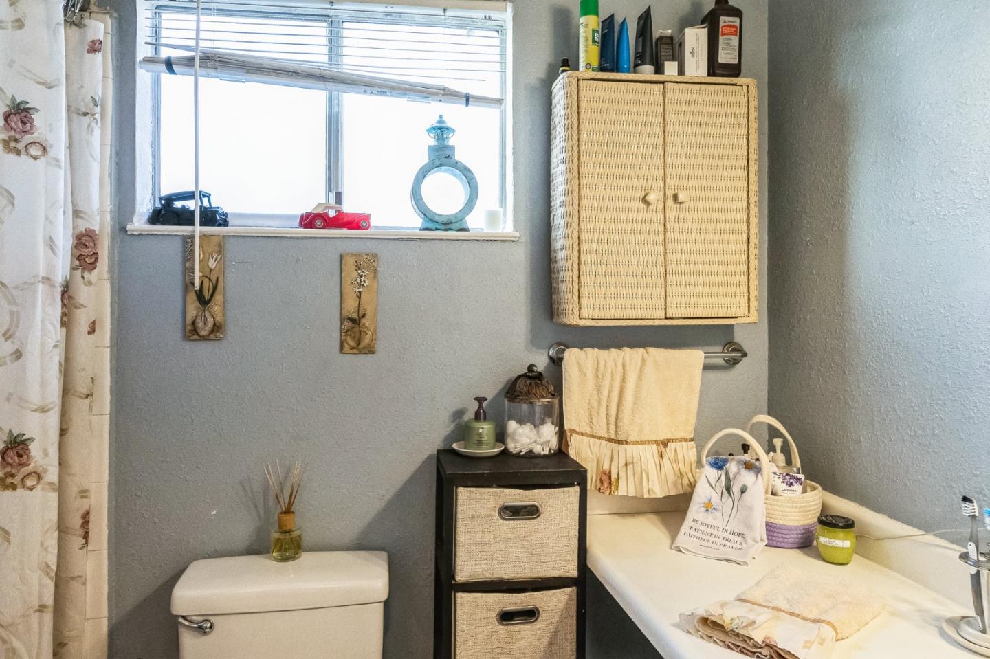 Detail Gallery Image 10 of 14 For 708 Sequoia Blvd, Tracy,  CA 95376 - 2 Beds | 1 Baths