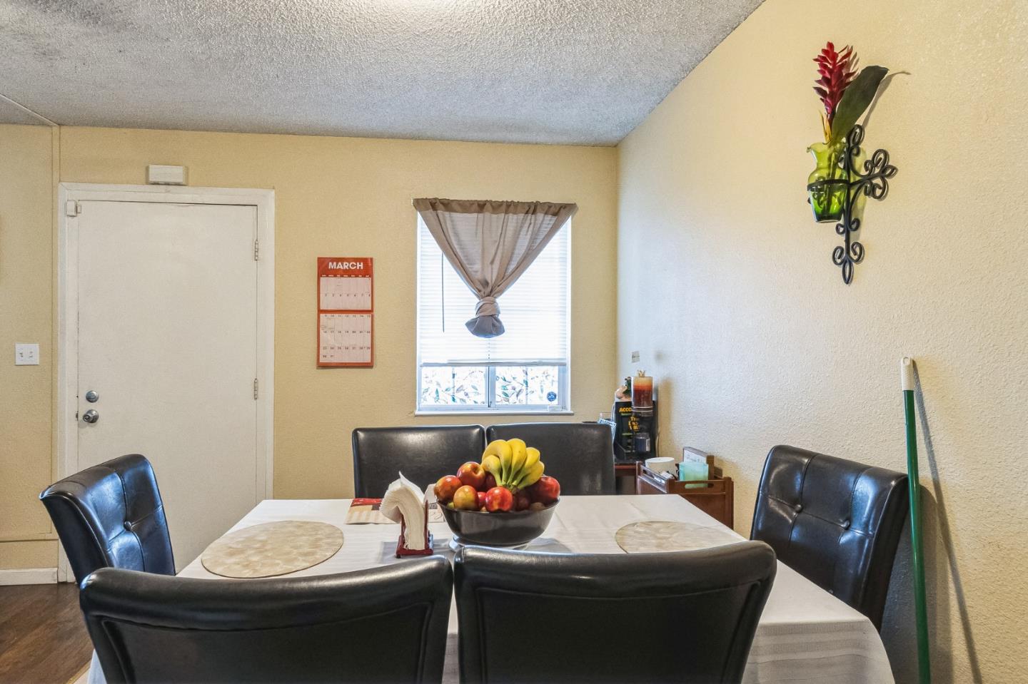 Detail Gallery Image 2 of 14 For 708 Sequoia Blvd, Tracy,  CA 95376 - 2 Beds | 1 Baths