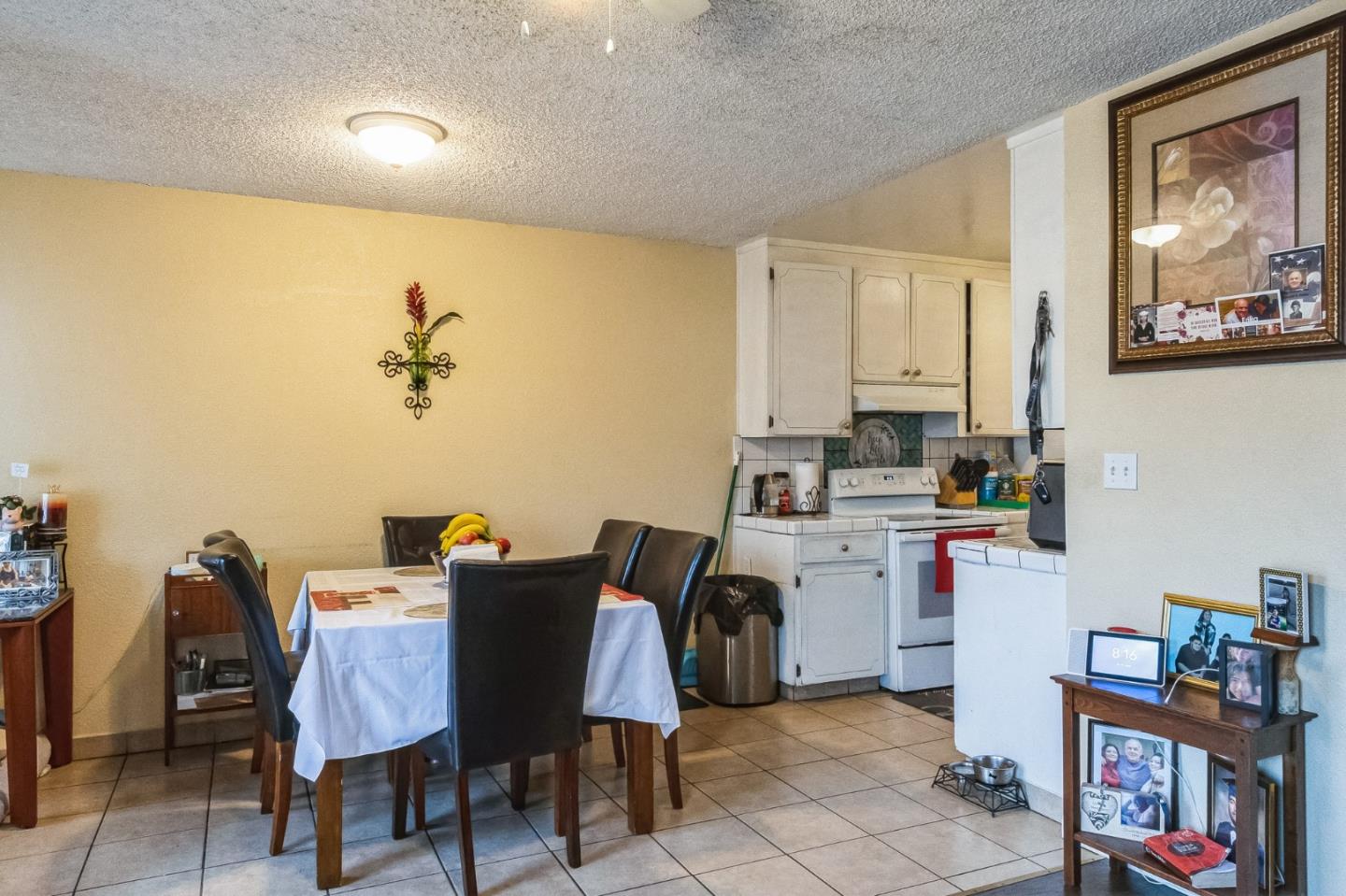Detail Gallery Image 3 of 14 For 708 Sequoia Blvd, Tracy,  CA 95376 - 2 Beds | 1 Baths