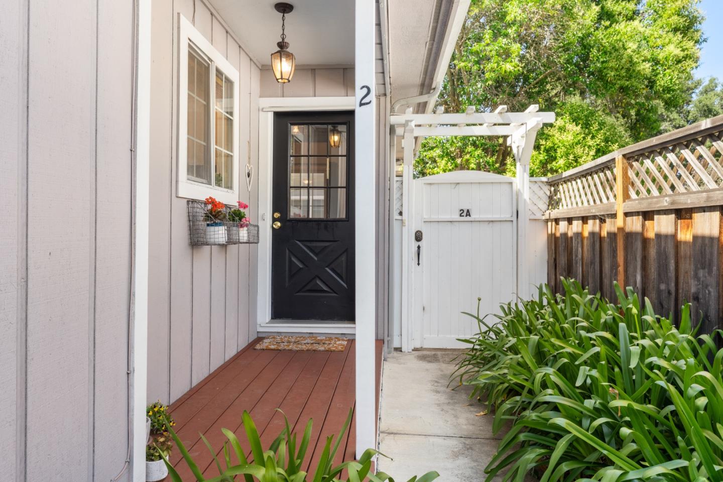 Detail Gallery Image 21 of 62 For 4 Athlone Way, Menlo Park,  CA 94025 - 3 Beds | 4 Baths