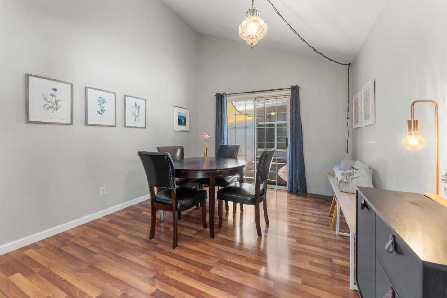Detail Gallery Image 22 of 62 For 4 Athlone Way, Menlo Park,  CA 94025 - 3 Beds | 4 Baths