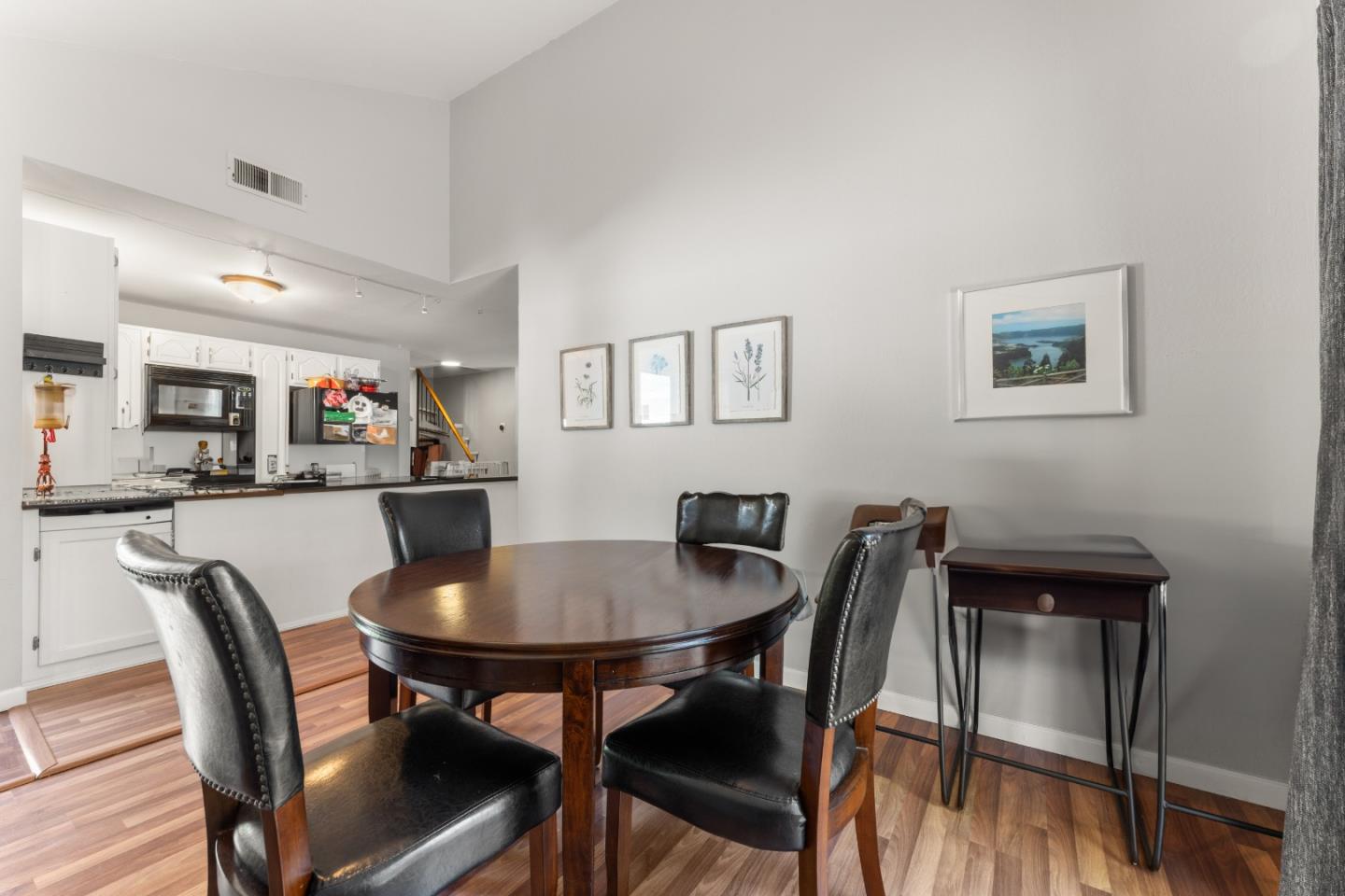 Detail Gallery Image 23 of 62 For 4 Athlone Way, Menlo Park,  CA 94025 - 3 Beds | 4 Baths